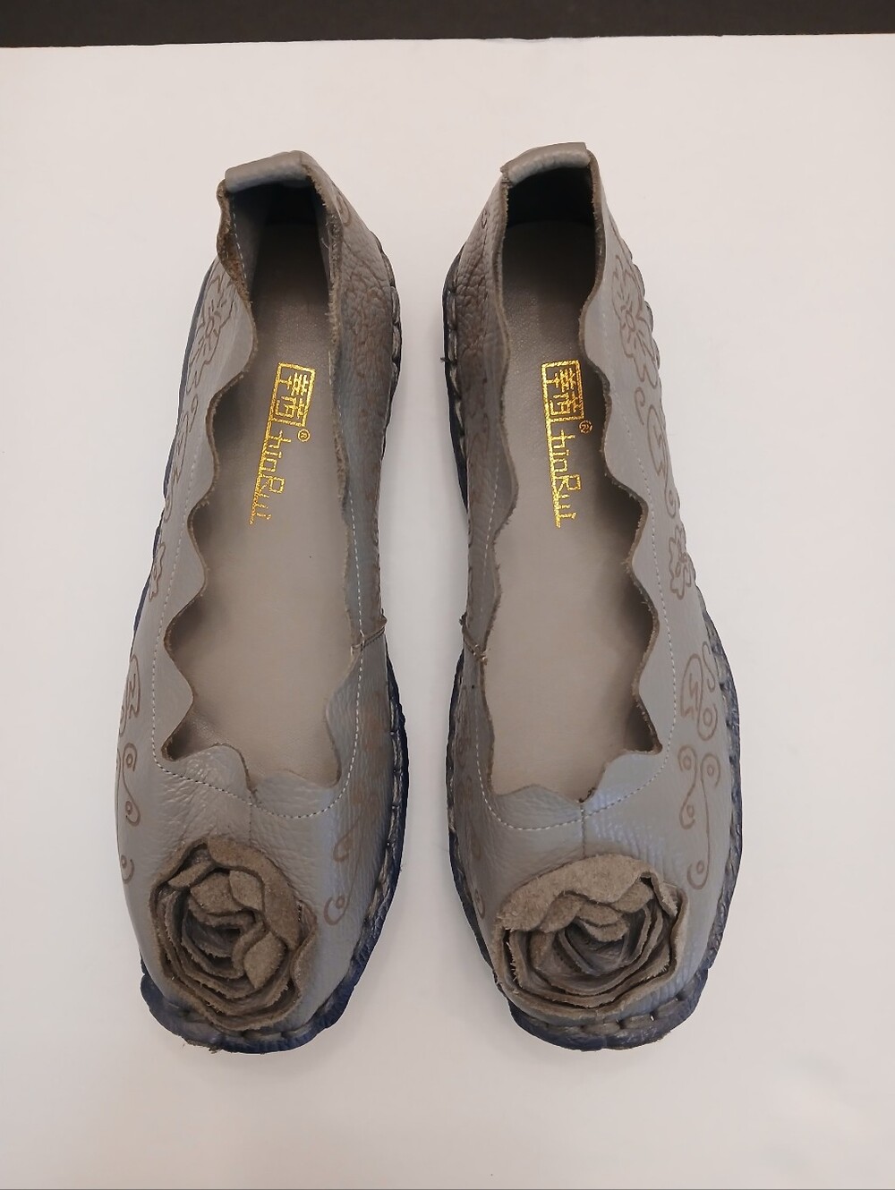•HIN RUI• Grey Leather Flower Loafers